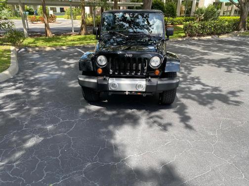 Photo 2 of 18 of 2013 Jeep Wrangler Sahara